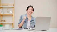 TOP 3: Ciri Orang yang Tidak Suka Menunda Pekerjaan hingga Bahasa Tubuh Orang yang Melirik Jam Ketika Mengobrol