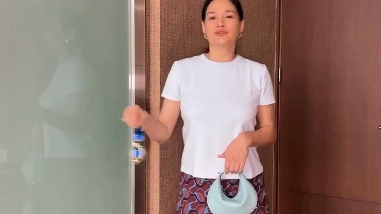 Gaya Donna Harun saat Akan Kumpul dengan Sahabat Curi Perhatian