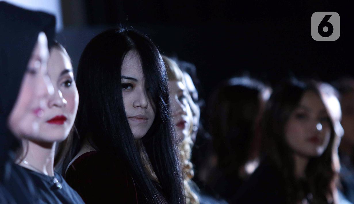 Pemeran film The Sacred Riana 2: Bloody Mary, Riana saat jumpa pers di Jakarta, Kamis (21/7/2022). The Sacred Riana 2: Bloody Mary merupakan sekuel dari film The Sacred Riana: Beginning yang tayang pada 2019 lalu. (Liputan6.com/Herman Zakharia)