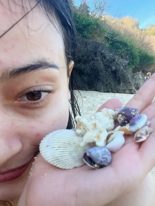 Wajah polosnya tanpa makeup ini diunggah oleh Megan Domani saat menikmati waktu liburan di Bali. (FOTO: instagram.com/megandomani1410)