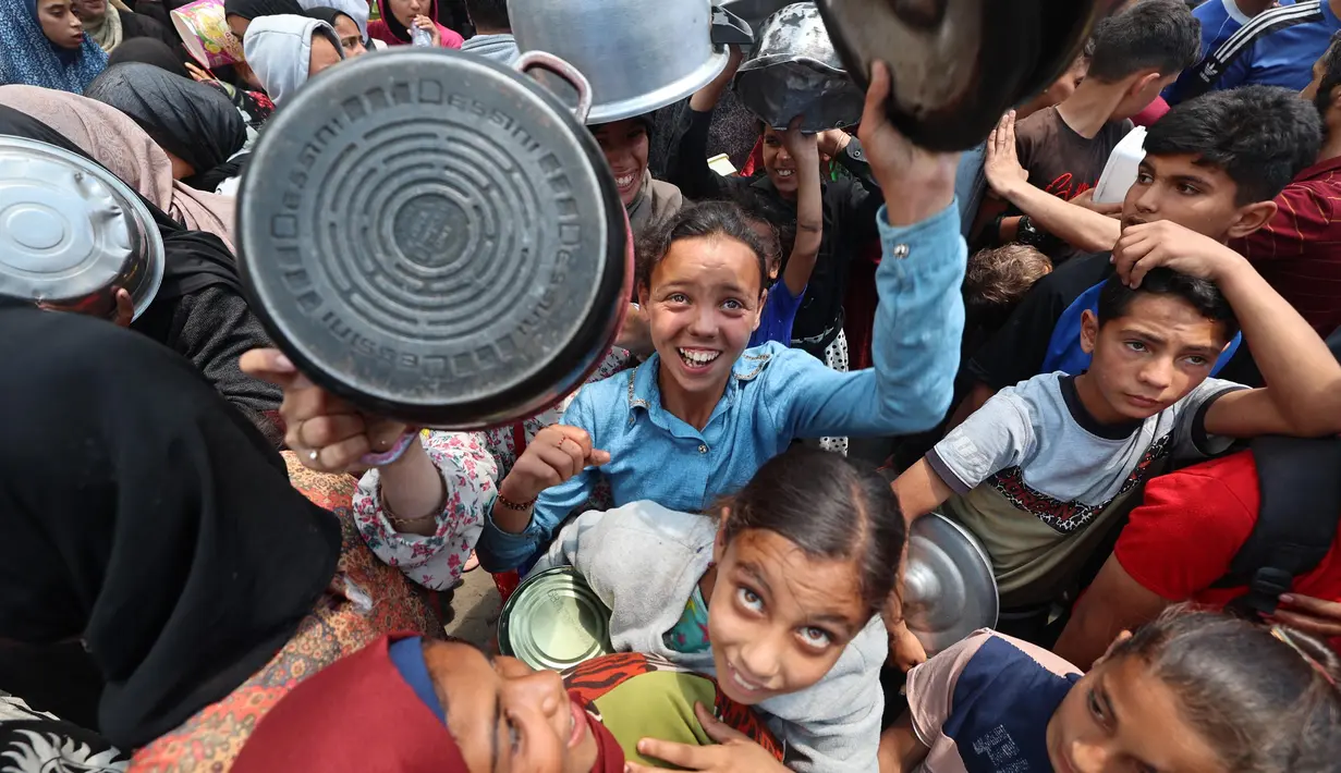 Sementara, menurut Perserikatan Bangsa Bangsa (PBB), sebagian besar dari 2,1 juta penduduk Gaza sangat membutuhkan bantuan dasar, seperti makanan dan obat-obatan. (Eyad BABA/AFP)