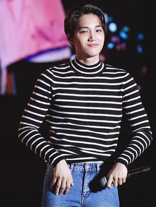 Berperan sebagai teman baik Lee Cho Hee, di serial dramanya kali ini Kai EXO terkenal sebagai seorang murid teladan yang tampan. Tak heran jika ia disukai teman-temannya. (Instagram/KaiExo)
