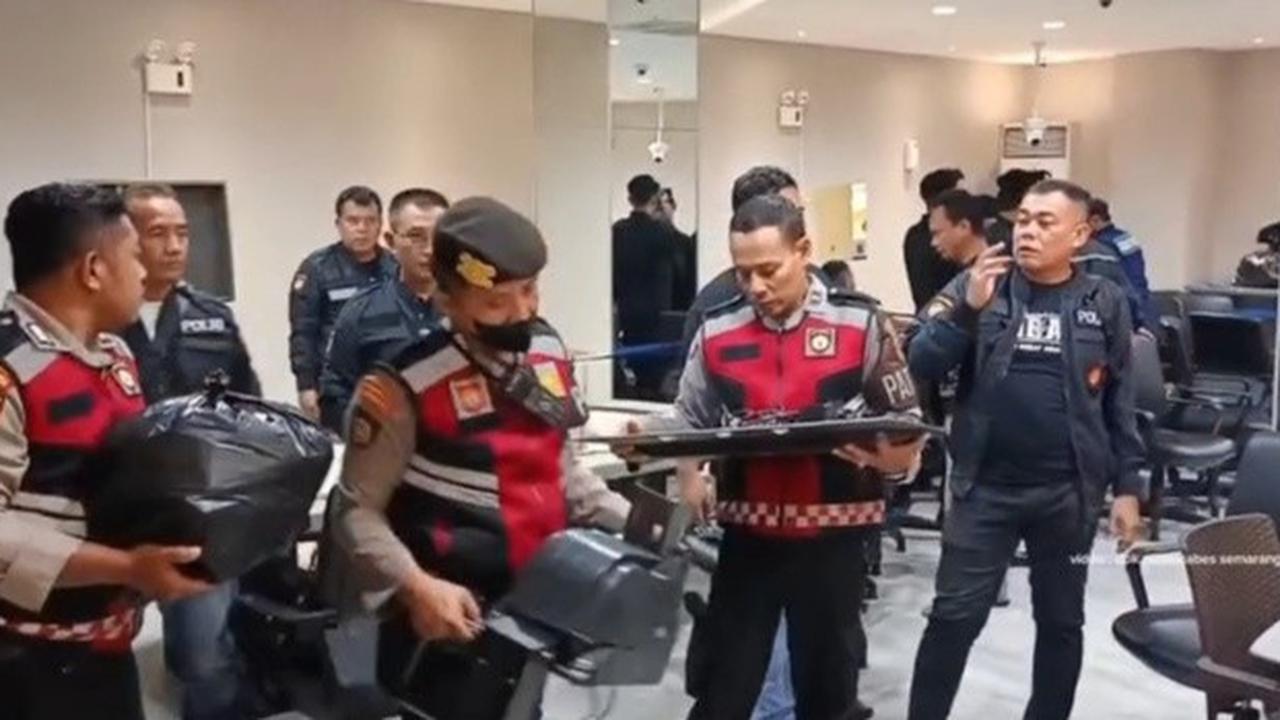 Gerebek Judi Kasino Kedok Hiburan Karaoke di Semarang, Polisi Sita Bukti Uang Rp 1,25 Miliar
