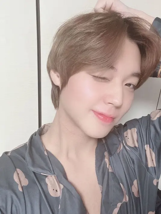 Tak sampai di situ jargonnya Nae maeum soge, jeojang (kusimpan dalam hatiku) juga viral dan banyak ditiru pesohor. [Foto: Instagram/0529.jihoon.ig]