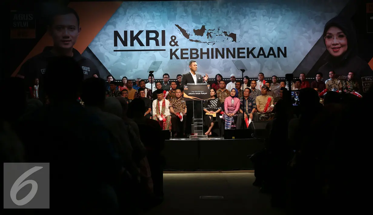 Cagub DKI Jakarta, Agus Harimurti Yudhoyono sempat menyinggung masalah NKRI dan Kebhinekaan saat menyampaikan pidato politiknya di Hotel Dharmawangsa, Jakarta Selatan, Sabtu (11/12). (Liputan6.com/Johan Tallo)