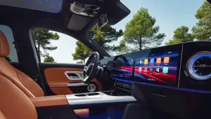 Tampak interior dari Mercedes GLB EV terbaru menjelang debutnya pada 8 Desember 2025 (Electrec/Mercedes)