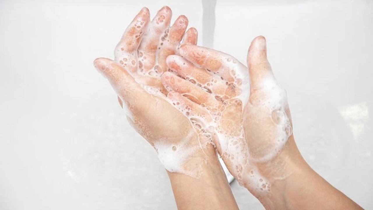 Kulit yang sensitif atau memiliki kondisi khusus seperti rosacea atau psoriasis perlu lebih berhati-hati terhadap produk perawatan tubuh yang mengandung SLS.