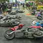 Sejumlah motor yang dirusak massa di cek point 28