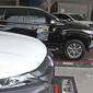 Sejumlah unit mobil baru berada di salah satu showroom penjualan Mitsubishi kawasan Mampang, Jakarta, Senin (19/10/2020). Hal tersebut memang diharapkan mampu menstimulus pasar roda empat di Tanah Air, yang terdampak karena pandemi virus Corona Covid-19. (Liputan6.com/Herman Zakharia)