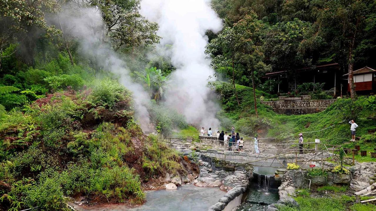 FOTO: Menikmati Liburan Imlek di Kawah Kamojang Garut
