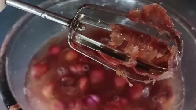 Tidak Bikin Mata Perih, Ini Cara Kupas Bawang Merah dengan Cepat