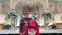 Potret Kompak Nurah Syahfirah dan Teuku Rafly saat Kondangan, Tampil Elegan dengan Outfit Batik Merah