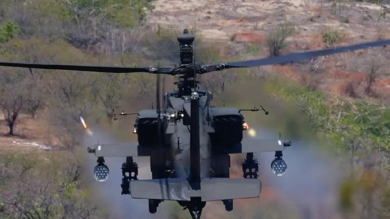 <b>Pada latihan Calfex ini TNI mengerahkan alat utama sistem senjata tank Leopard, roket artileri Astros dan Vampire serta heli serbu tercanggih milik TNI yaitu AH-64 Apache.</b>