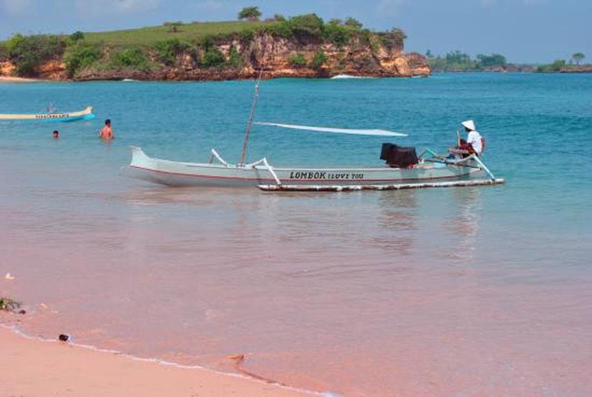 Tempat Wisata Ikonik di Lombok Timur, Dari Pantai Merah Muda hingga Danau Misterius di Dekat Rinjani