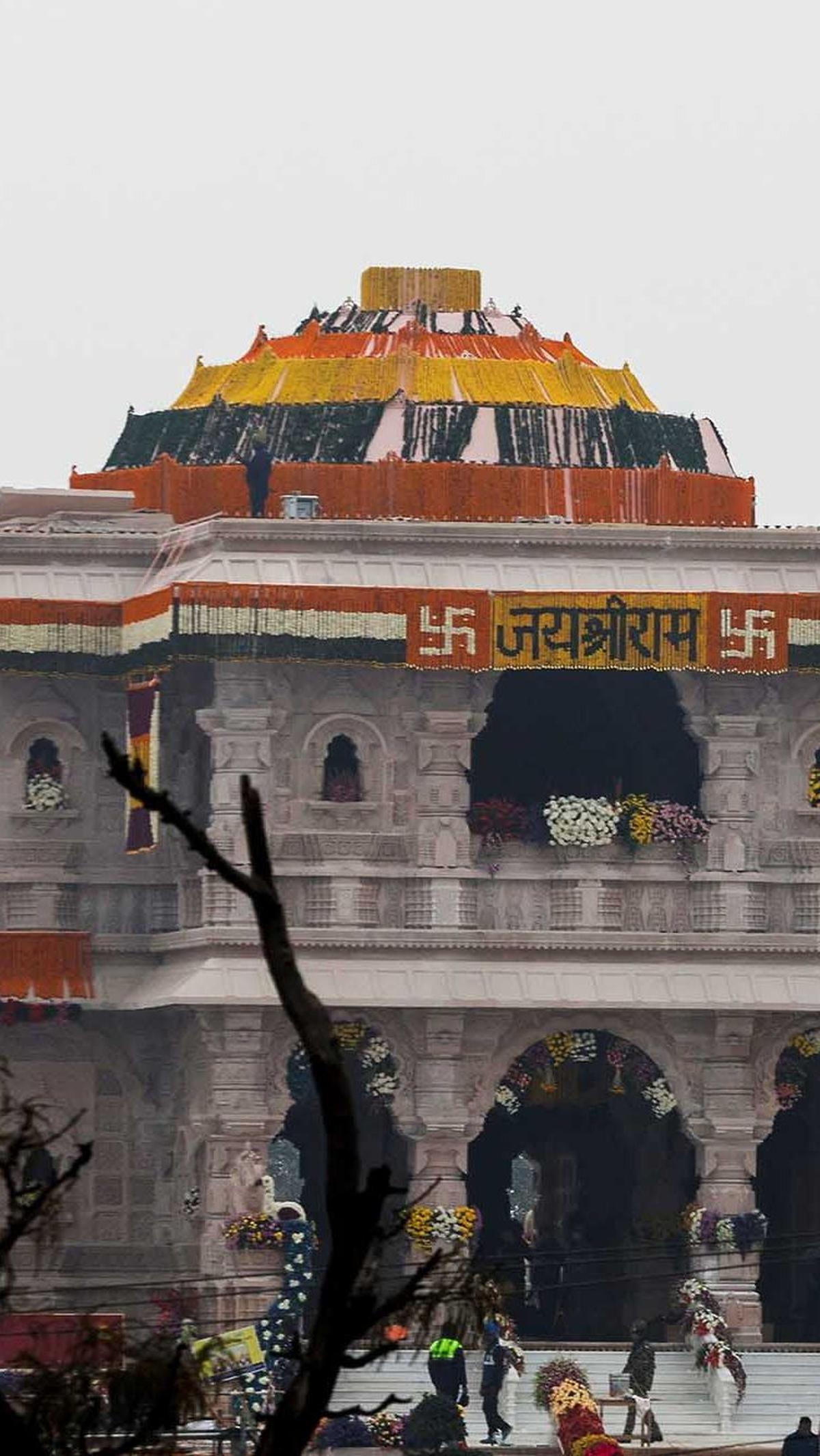 Berdiri di kompleks seluas 28 hektare, Kuil Lord Ram ini tampak begitu megah. Pembangunannya menelan biaya hingga 15 miliar rupee, atau setara Rp2,8 triliun.&nbsp;Foto: REUTERS/Adnan Abidi