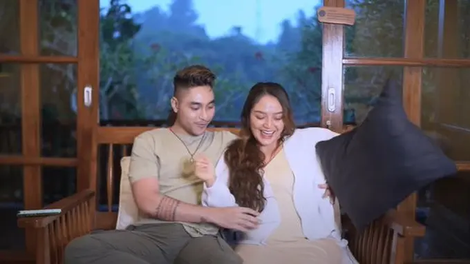 6 Momen Siti Badriah Tunjukkan Baby Bump, Sudah Terlihat Jelas