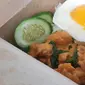 Menu Ayam Paniki dari Chef Juna kolaborasi dailybox bersama Mangkkokku dan tiga koki kesayangan masyarakat. Menu ini bisa terdiri dari ayam paniki, nasi, telur mata sapi, dan timur iris. Menu bisa dipesan di seluruh gerai dailybox dan Mangkokku dari tanggal 24 Mei--16 Juni 2024. (dok. Liputan6.com/Rusmia Nely)