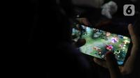 Tim Esports Bigetron Alpha bertanding melawan Ion Beta pada babak final cabang game Mobile Legends Piala Presiden Esports 2022 di Istora Senayan, Jakarta, Minggu (13/11/2022). Bigetron Alpha berhasil menjadi juara satu usai mengalahkan Ion Beta dengan skor 3-0. (Liputan6.com/Herman Zakharia)