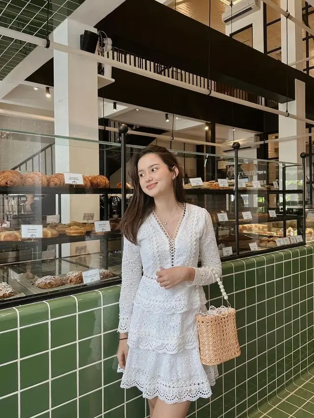 Inspirasi Gaya Sarah Menzel Kekasih Azriel