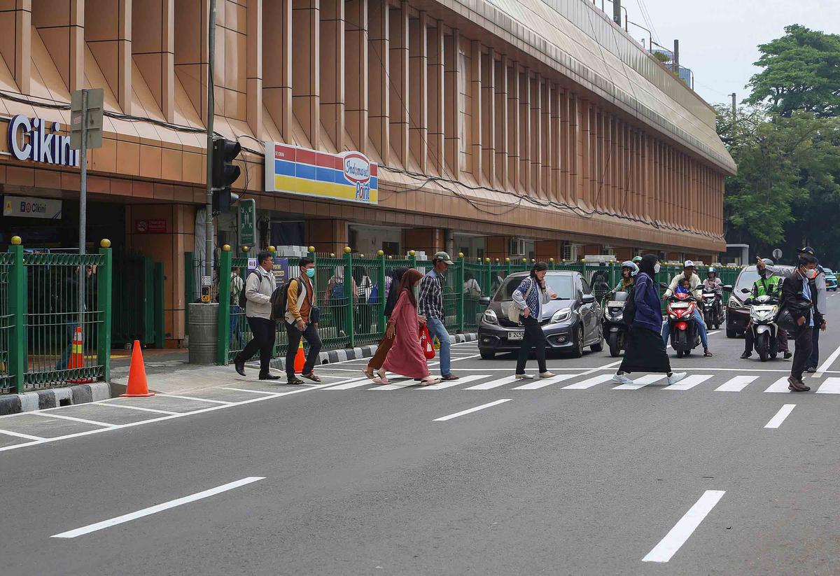 FOTO: Uji Coba Pelican Crossing di Stasiun Cikini,
