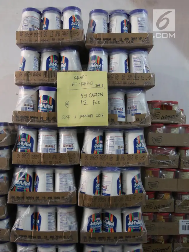Polisi Gerebek Gudang Makanan Kedaluwarsa