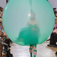 Seorang mahasiswa Central Saint Martins memenangkan L'Oreal Young Talent Award untuk desain yang inovatif