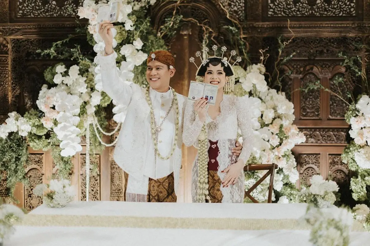 Tiba-Tiba Menikah, Nino RAN Resmi Persunting Dhabitannisa Auni dalam Busana Pengantin Adat Jawa