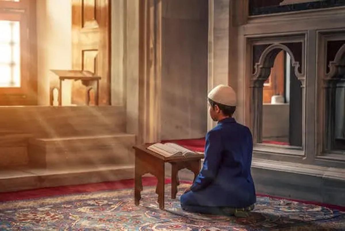 Berdoa Tanpa Tahu Maknanya, Bolehkah? Simak Penjelasan Buya Yahya