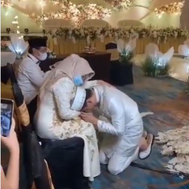 6 Momen Sungkeman Ifan Seventeen dan Citra Monica dengan Orang Tua Dylan Sahara