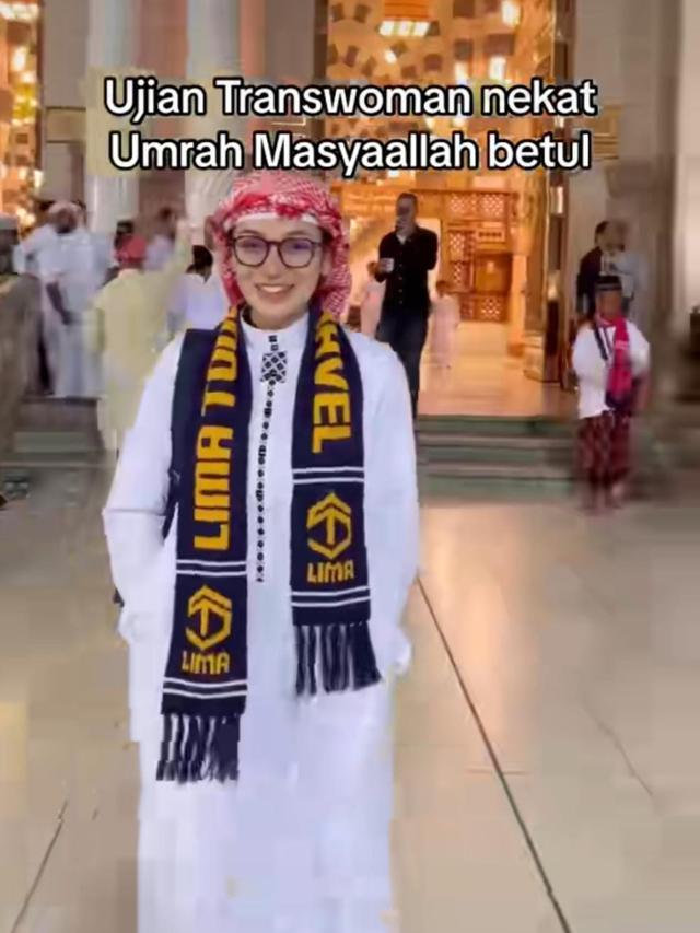 Transgender bernama Jeje pergi umrah bersama kedua orangtuanya