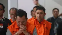 8 Tersangka Dugaan Suap HGB Digiring ke Mobil Tahanan
