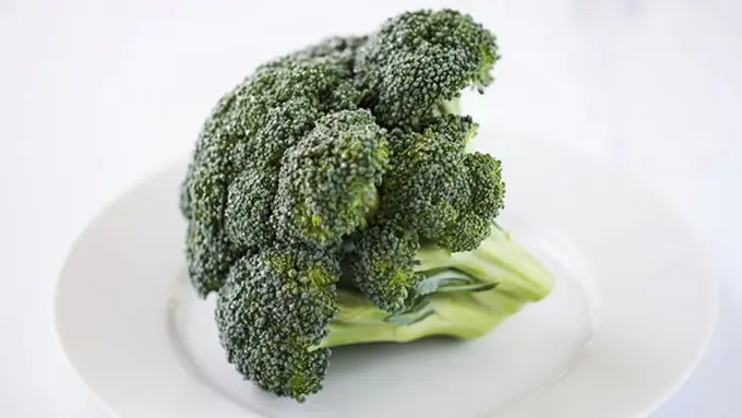 Batang brokoli/copyright Unsplash.com/@gardiept