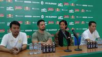 PSS Sleman memperkenalkan pemain baru, Irfan Bachdim, di Stadion Maguwoharjo, Sleman, Rabu (12/2/2020). (Bola.com/Vincentius Atmaja)