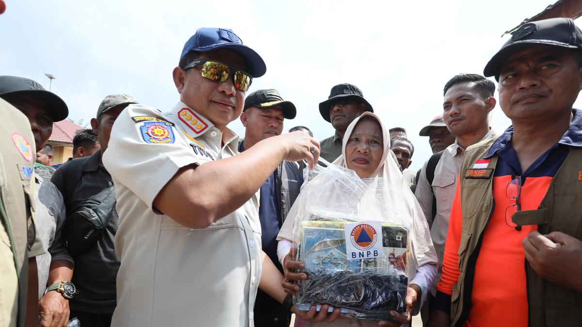 Pastikan Penanganan Darurat Berjalan Cepat, Kasatgas Tito Karnavian Tinjau Pengungsi di Aceh Utara