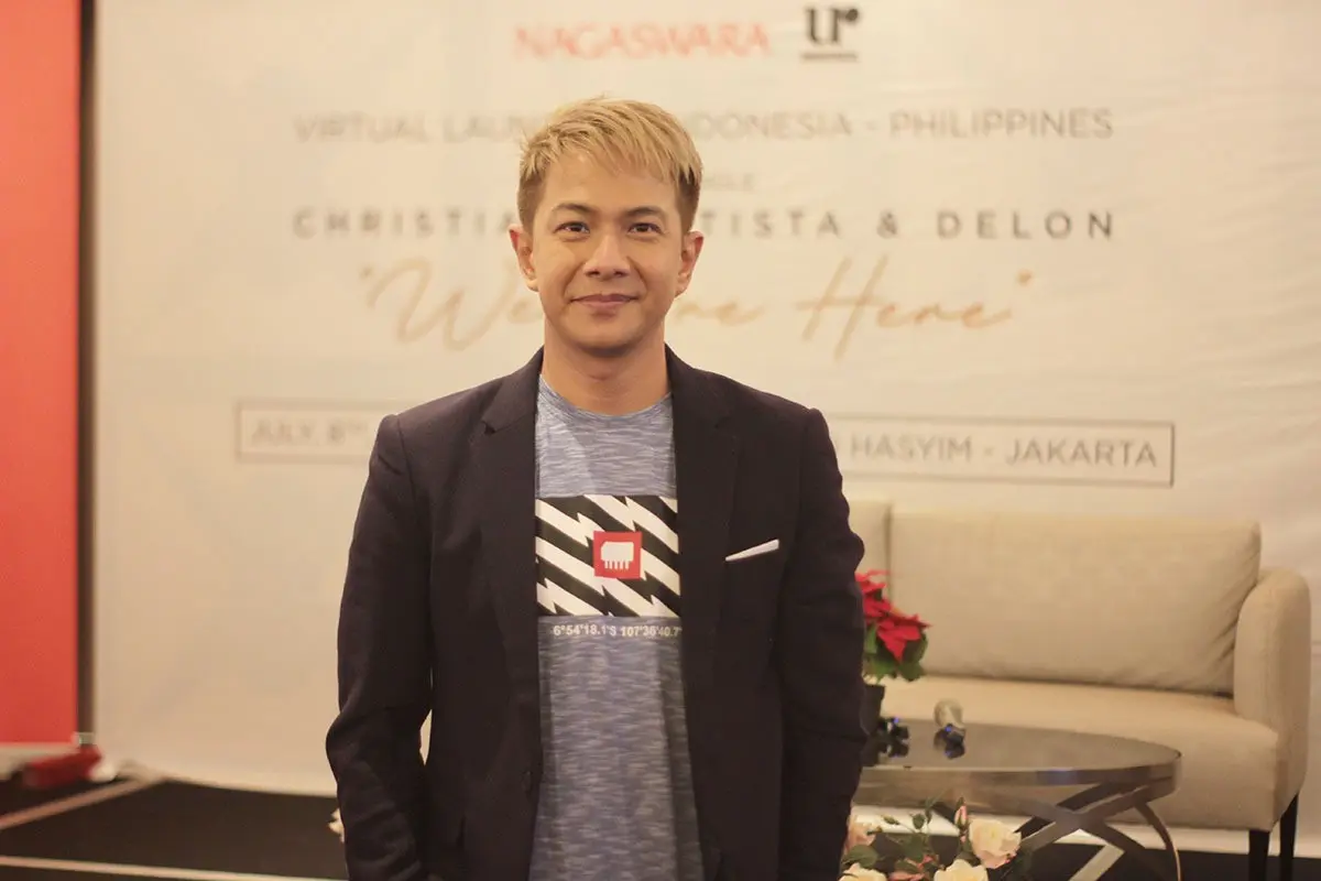 Delon dan Christian Bautista berduet membawakan lagu We Are Here.