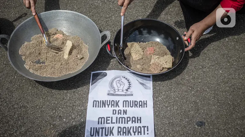 Aksi ibu ibu demo terkait minyak goreng