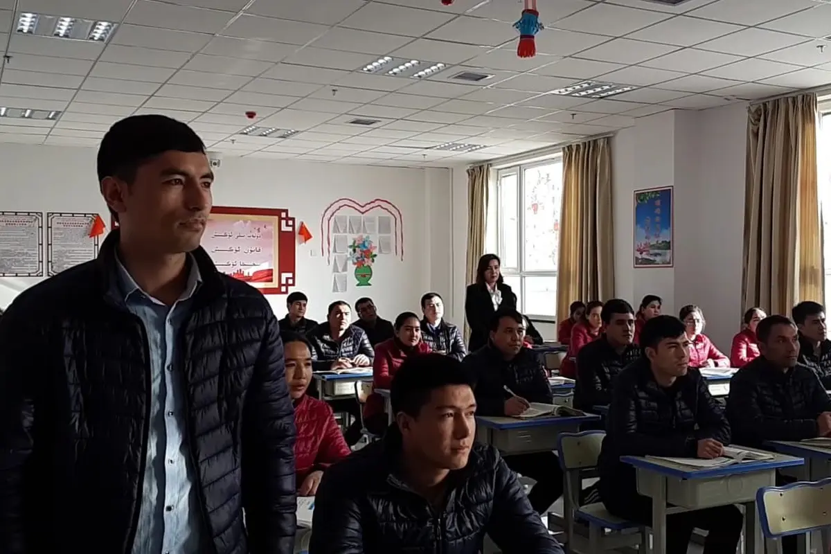 Siswa di Pusat pelatihan vokasional Hotan di Hotan County, Prefektur Hotan, Xinjiang (Rizki Akbar Hasan / Liputan6.com)