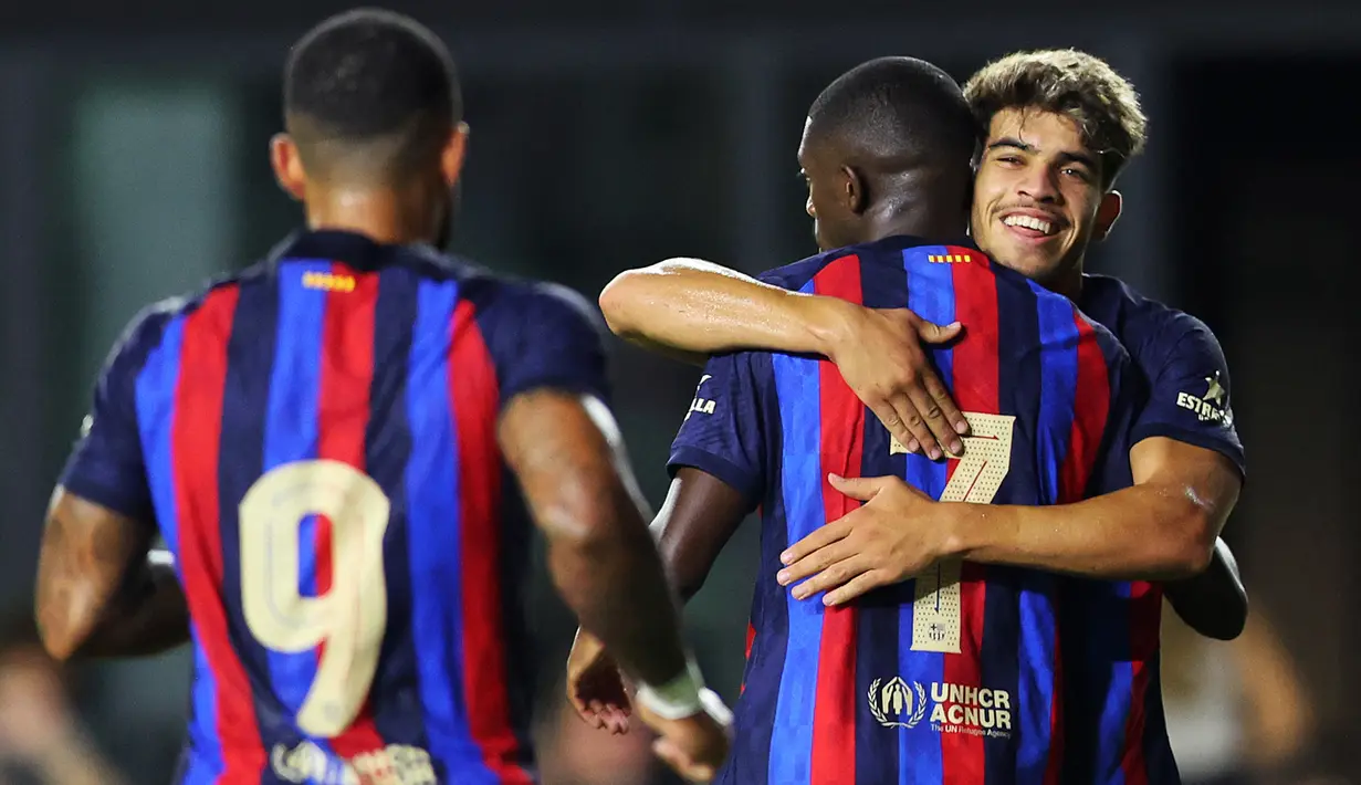 Pesta gol Barcelona ditutup oleh Ousmane Dembele dengan mencetak gol ke-6 di menit ke-70 lewat aksi individunya. (AFP/Getty Images/ Michael Reaves)