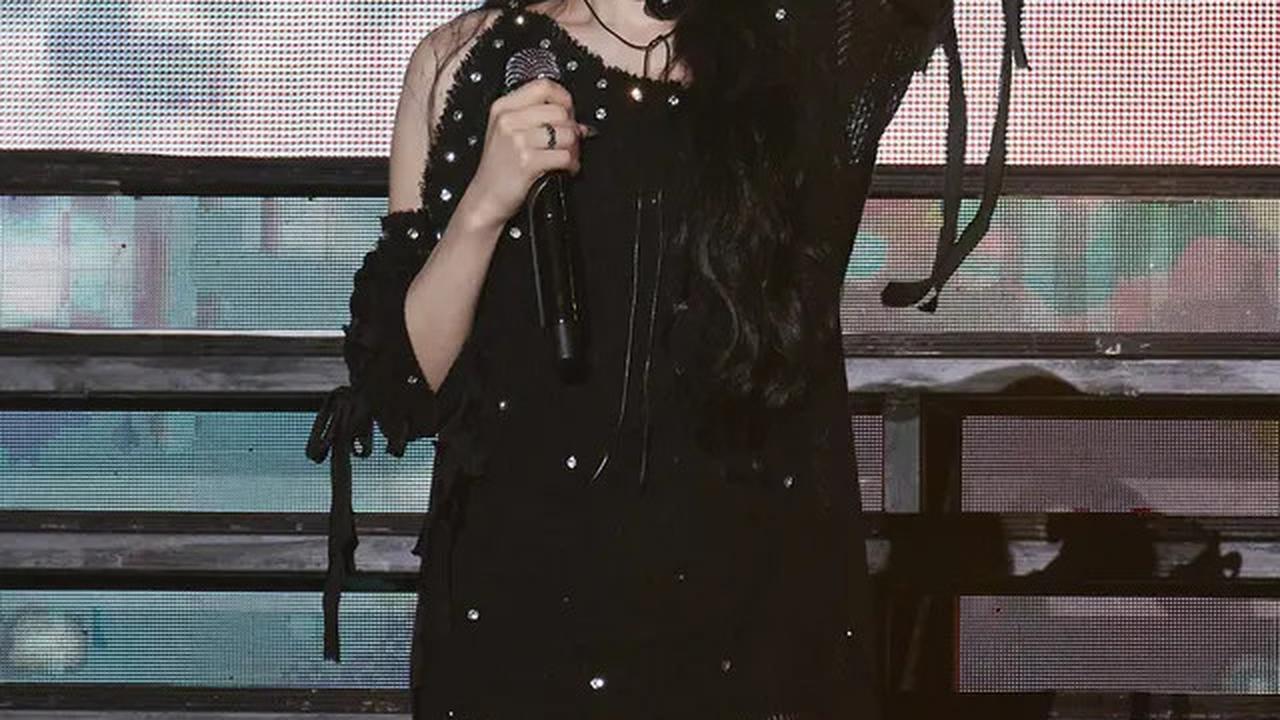 6 Potret Kostum Panggung Taeyeon di Konser The Tense di Jakarta, Menawan dalam Beragam Konsep