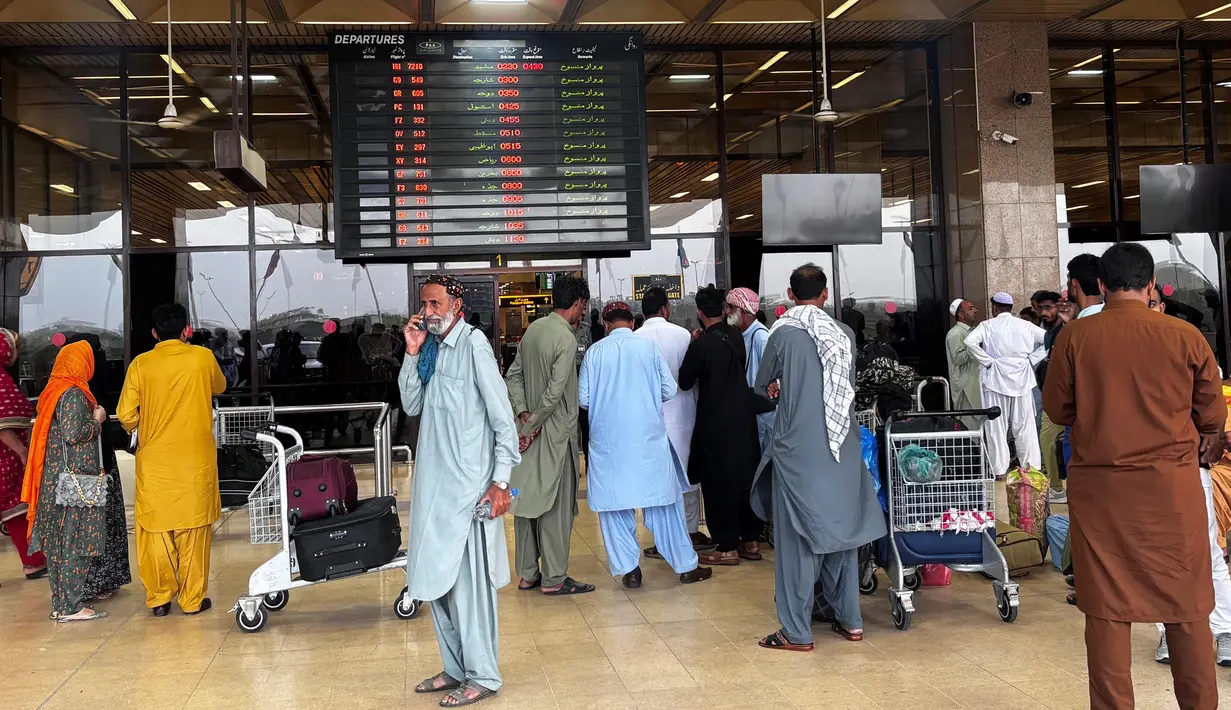 Ketegangan kedua negara tersebut meningkat sebagai imbas serangan mematikan yang menewaskan 26 wisatawan di Kashmir yang dikelola India. (Asif HASSAN/AFP)