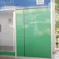 Toilet di jembatan penyeberangan multiguna (JPM) atau Skybridge Tanah Abang, Jakarta, Jumat (7/12). Warga yang menggunakan toliet Skybridge Tanah Abang dikenakan biaya Rp 2.000. (Liputan6.com/Immanuel Antonius)