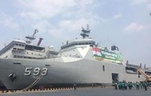 Ribuan santri berlayar naik kapal perang TNI ke Surabaya