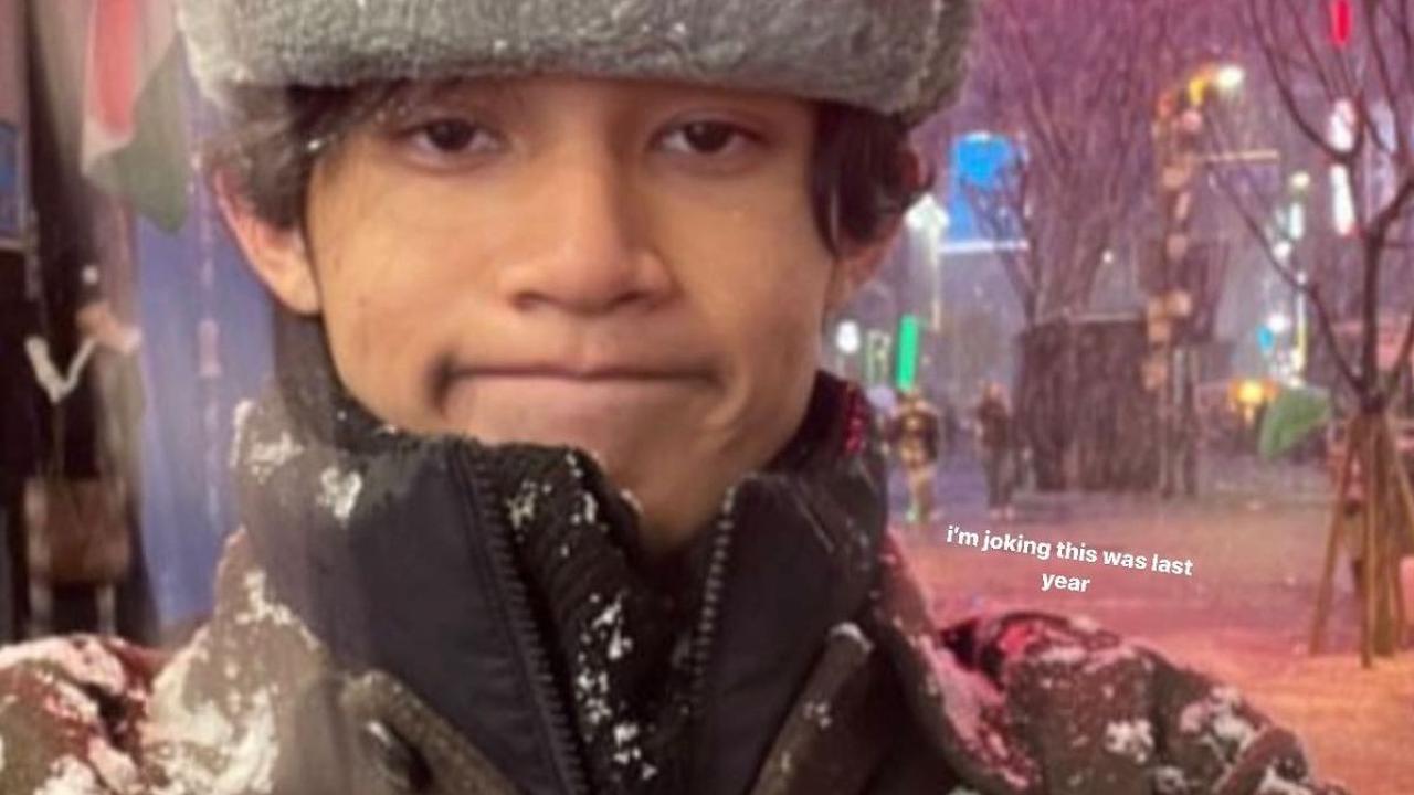 Postur tubuhnya yang tinggi serta wajah yang semakin menarik membuat Rizky sering menjadi pusat perhatian.