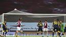 Pemain Stoke City Sam Vokes (tidak terlihat) mencetak gol ke gawang Stoke City pada pertandingan putaran keempat Piala Liga di Stadion Villa Park, Birmingham, Inggris, Kamis (1/10/2020). Stoke City mengalahkan Aston Villa 1-0. (AP Photo/Rui Vieira, Pool)