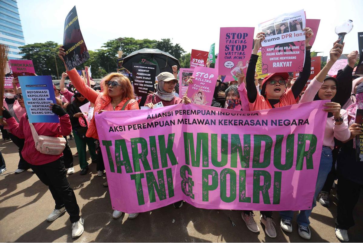 FOTO: Perempuan Turun ke Jalan, Suarakan Keadilan dan Hentikan Kekerasan