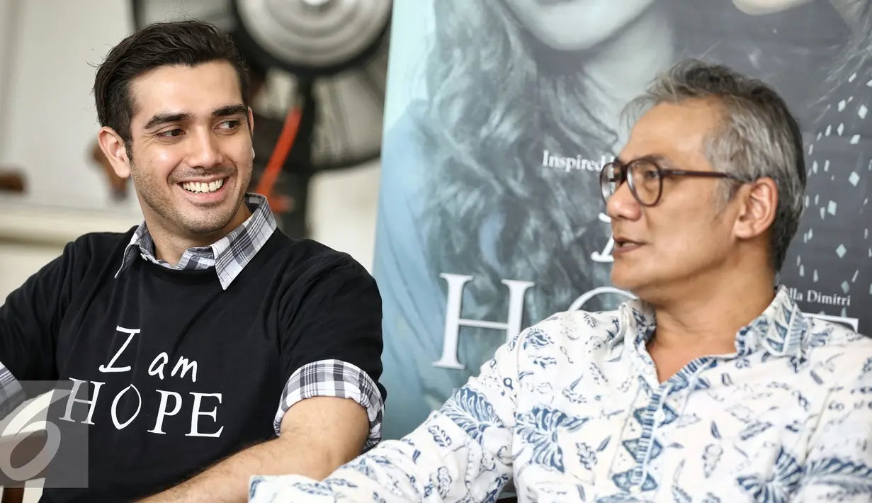 Fachry Albar (kiri), Tio Pakusadewo berbincang usai bertemu Gubernur DKI Jakarta Basuki Tjahaja Purnama di Balaikota, Jakarta, Jumat (19/2/2016). I am Hope merupakan film yang mengupas tentang penderita Kanker. (Liputan6.com/Faizal Fanani)