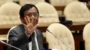 Mahfud MD hadir dalam rapat dengar pendapat umum di Komplek Parlemen Senayan, Jakarta, Selasa (18/7). Mahfudnya juga dimintai keterangan terkait dengan kedudukan KPK dalam sistem ketatanegaraan berdasarkan UUD 1945. (Liputan6.com/Johan Tallo)