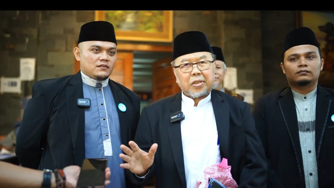 Dewan Pembina Pesantren Tahfidz Daarul Huffadz Indonesia (DHI) KH Didin Hafidhuddin saat menghadiri acara Wisuda 4 Pesantren Tahfidz Daarul Huffadz Indonesia di Bogor, Minggu (25/6/2023).