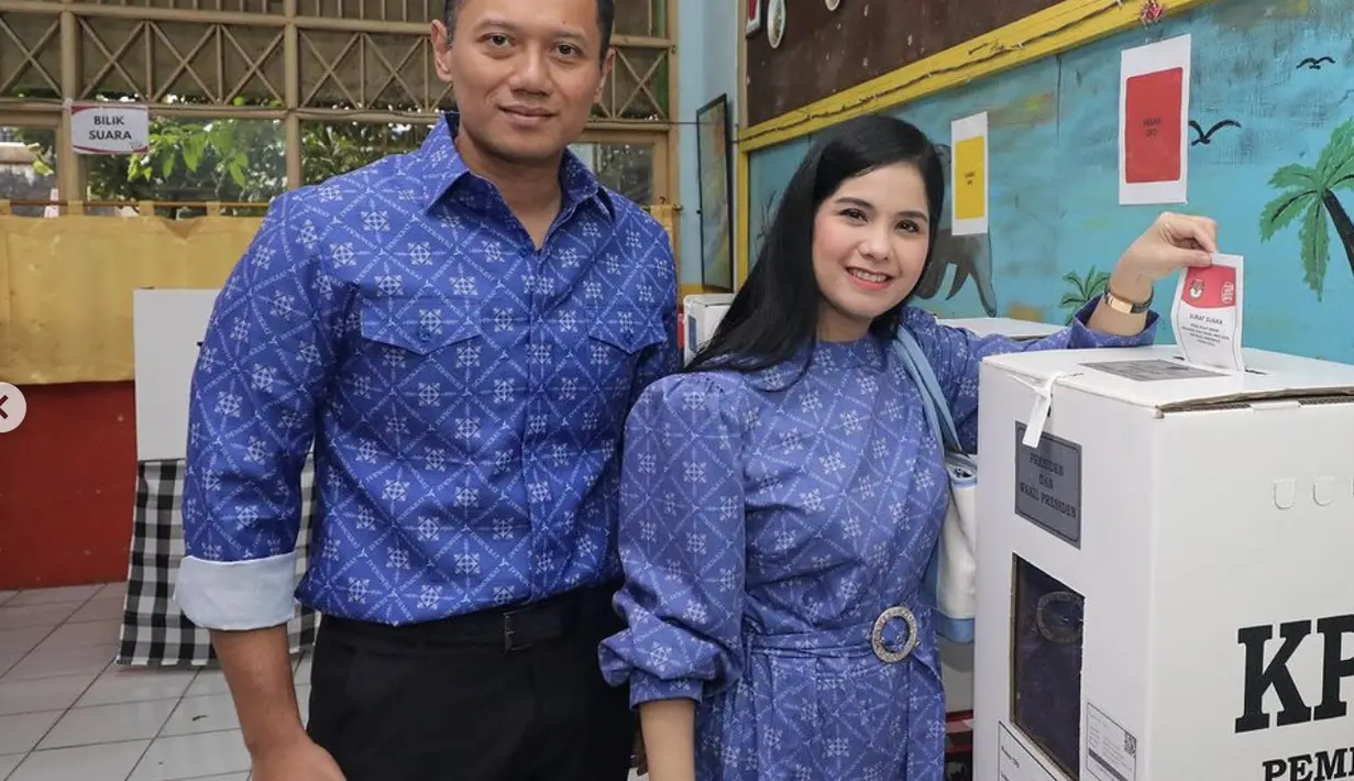 Dress batik yang dikenakan Annisa Yudhoyono memiliki siluet klasik. Aksen belt memberikan sentuhan manis pada dress yang dipakainya. [Foto: Instagram/ AHY]