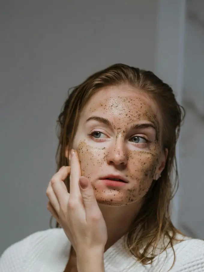 Bolehkah Eksfoliasi Wajah Saat Hamil? Intip Dulu Panduan Skincare yang Aman Yuk!